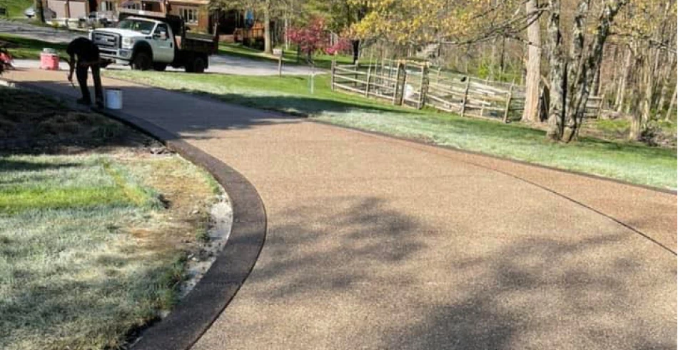 Concrete Driveway Installation & Replacement Concrete Driveway Installation & Replacement